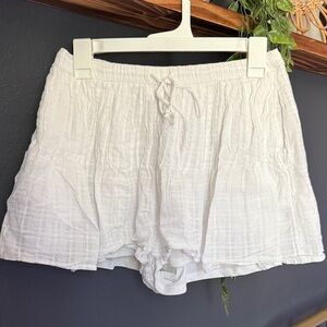 American Eagle White Textured Flowy Shorts M